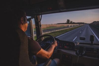 Info Transport | Noile reguli privind timpul de condus și odihnă al șoferilor intră în vigoare astăzi